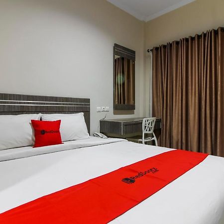 Reddoorz Plus Syariah @ Jalan Sriwijaya Medan Esterno foto