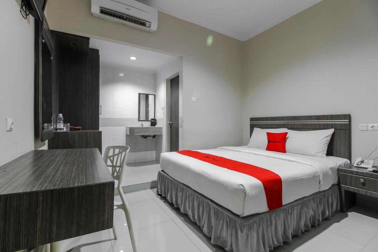 Reddoorz Plus Syariah @ Jalan Sriwijaya Medan Esterno foto