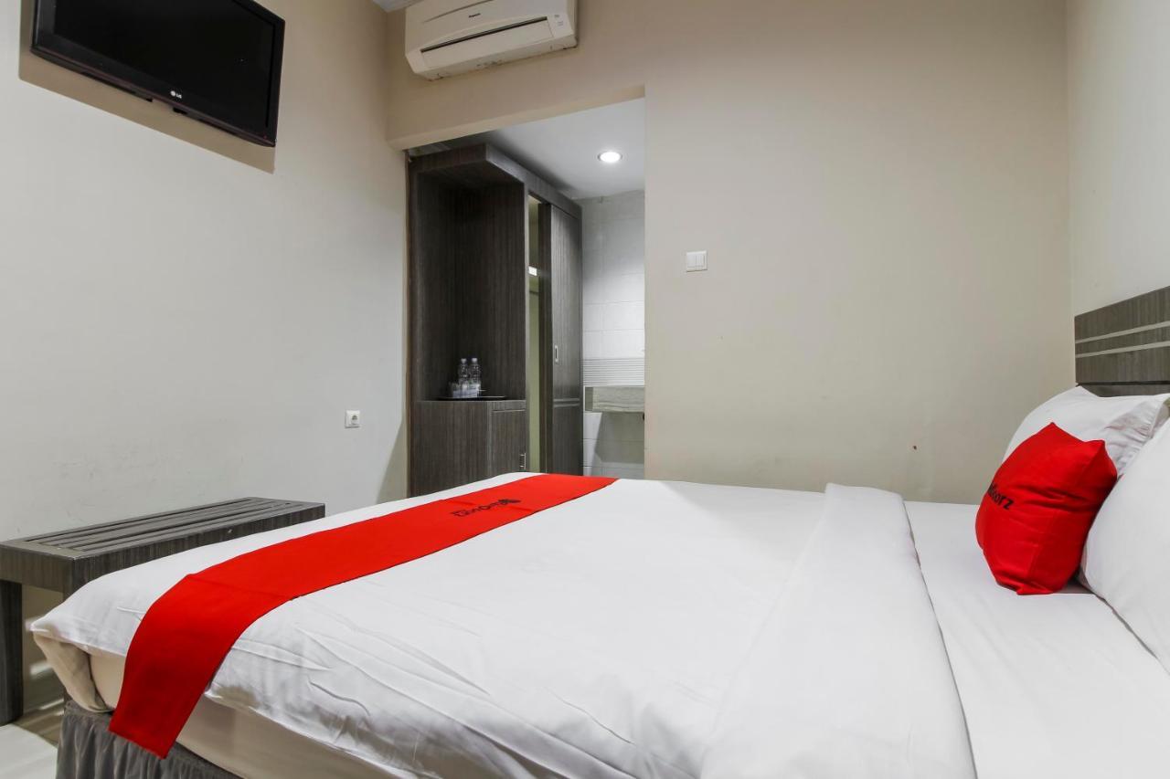Reddoorz Plus Syariah @ Jalan Sriwijaya Medan Esterno foto