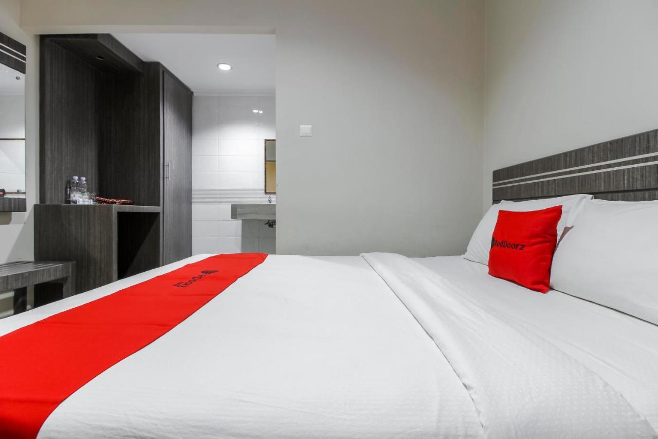Reddoorz Plus Syariah @ Jalan Sriwijaya Medan Esterno foto