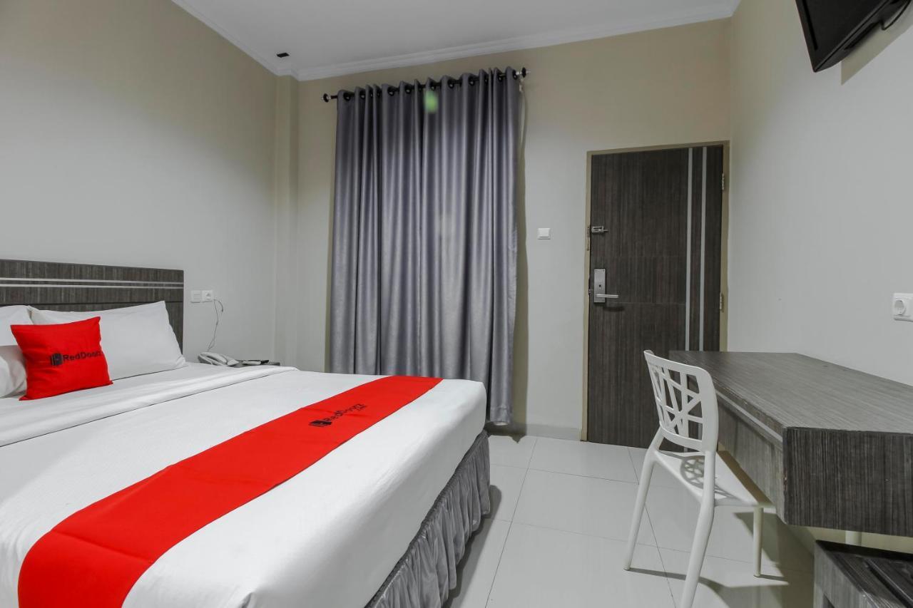 Reddoorz Plus Syariah @ Jalan Sriwijaya Medan Esterno foto