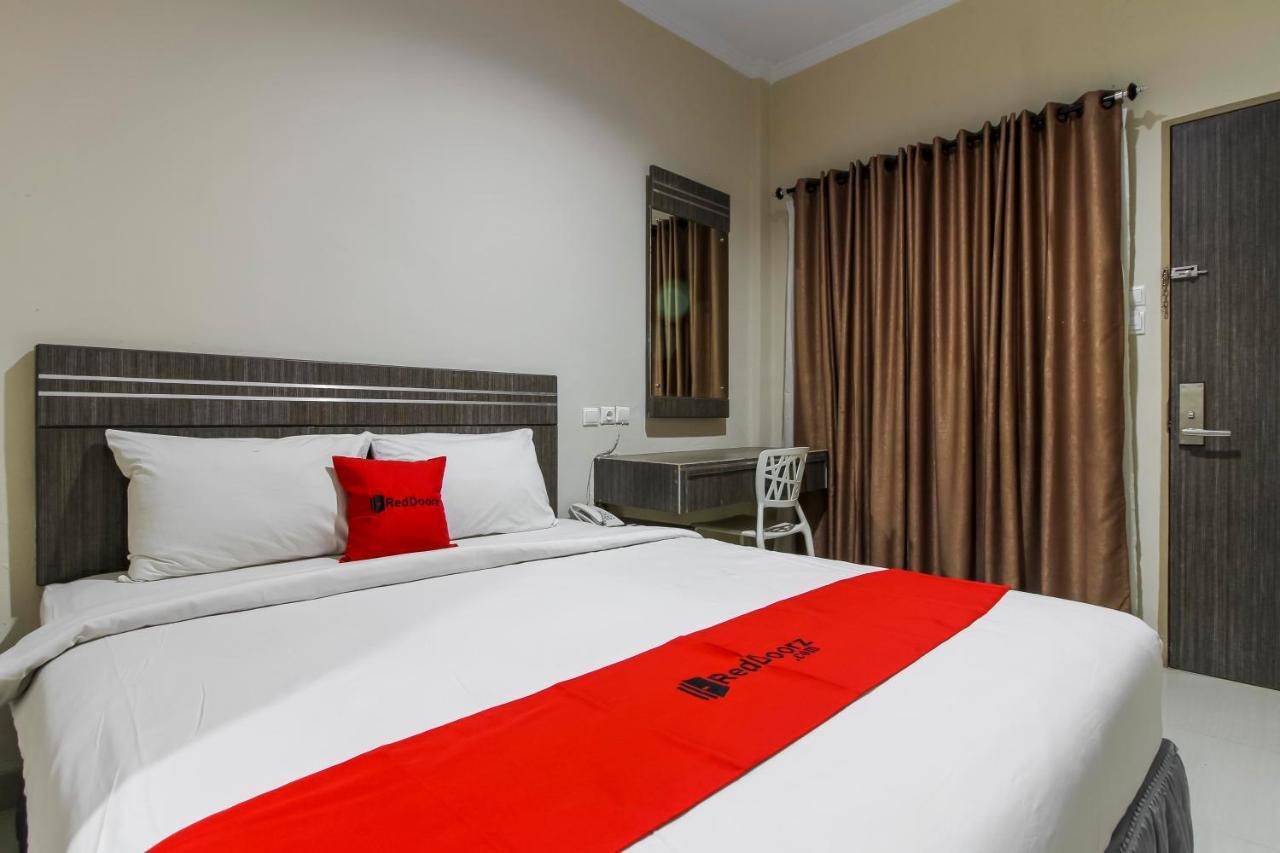 Reddoorz Plus Syariah @ Jalan Sriwijaya Medan Esterno foto