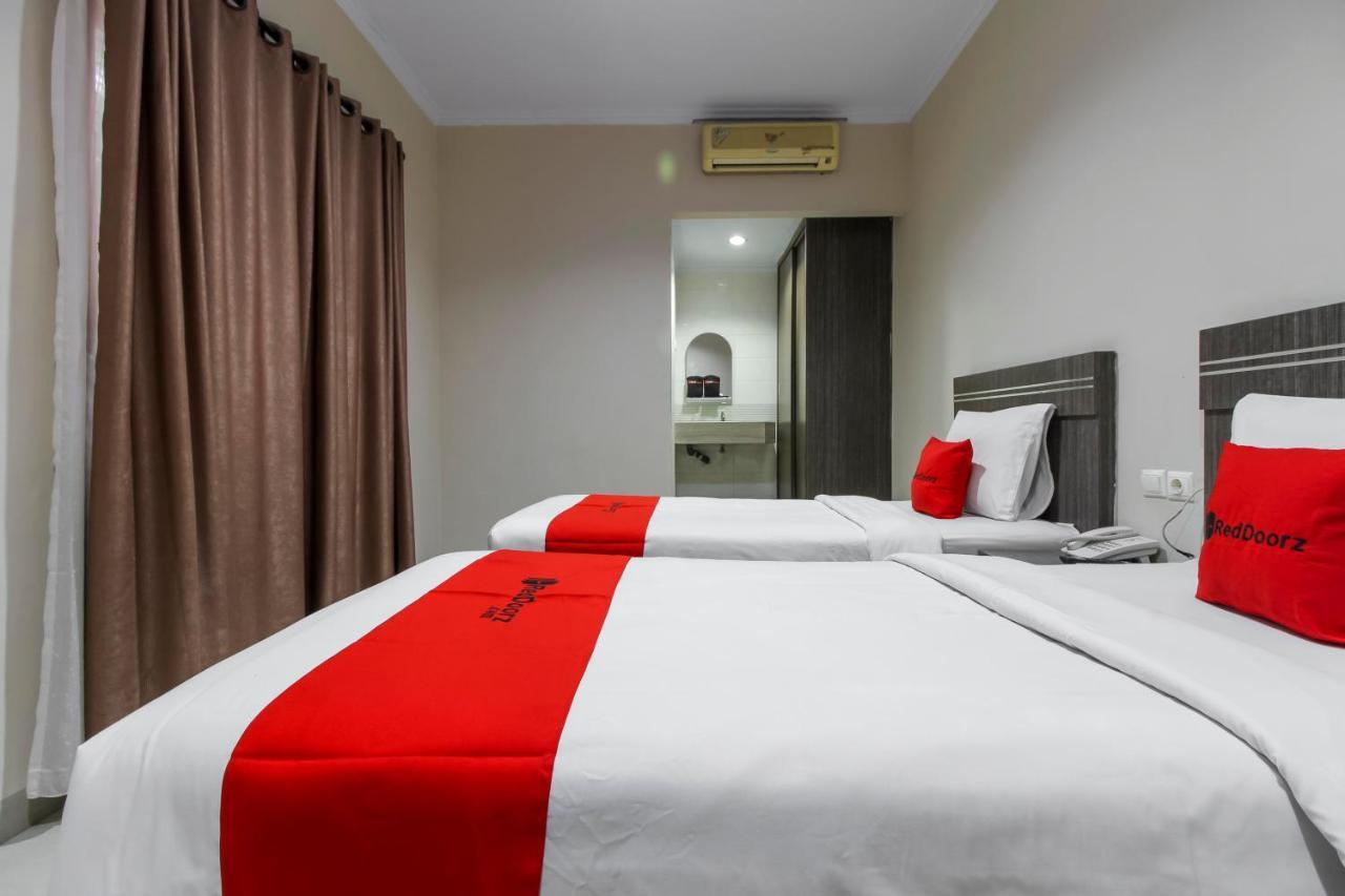 Reddoorz Plus Syariah @ Jalan Sriwijaya Medan Esterno foto
