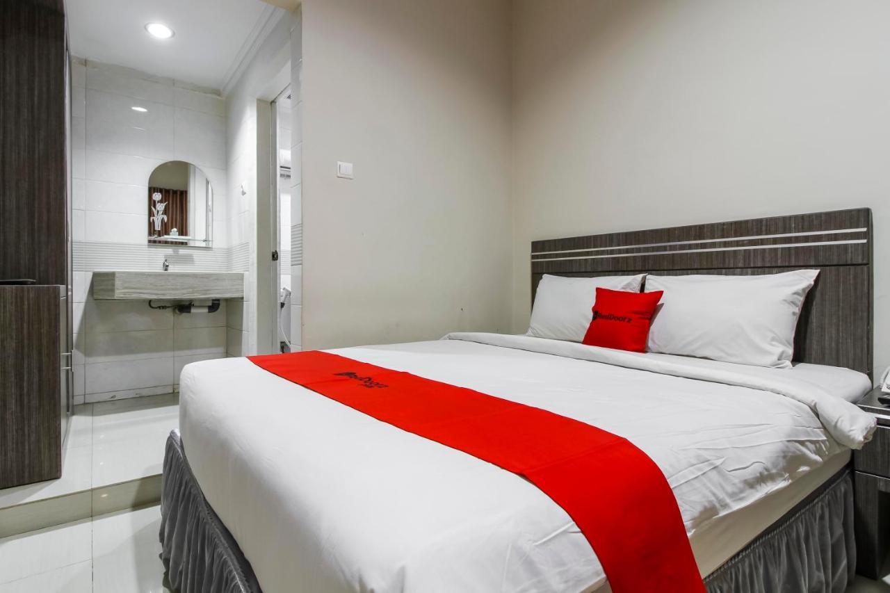 Reddoorz Plus Syariah @ Jalan Sriwijaya Medan Esterno foto