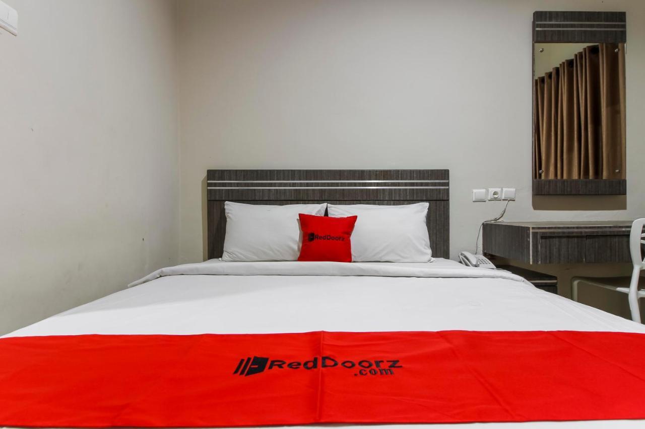 Reddoorz Plus Syariah @ Jalan Sriwijaya Medan Esterno foto
