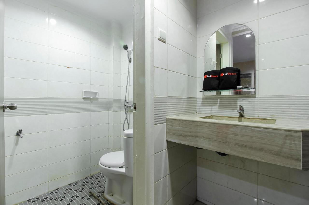 Reddoorz Plus Syariah @ Jalan Sriwijaya Medan Esterno foto
