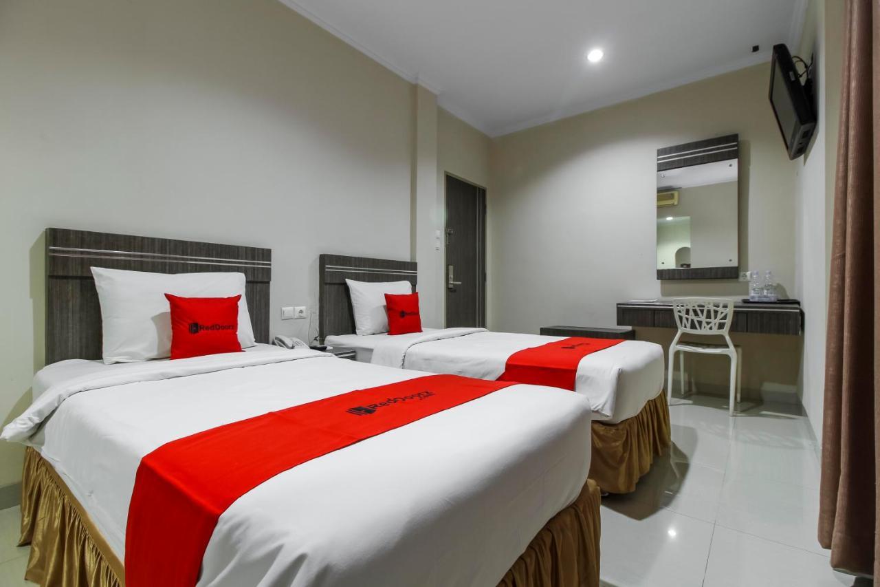 Reddoorz Plus Syariah @ Jalan Sriwijaya Medan Esterno foto