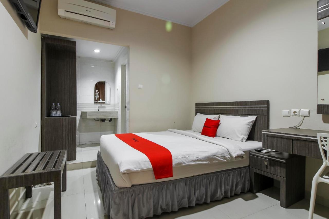 Reddoorz Plus Syariah @ Jalan Sriwijaya Medan Esterno foto